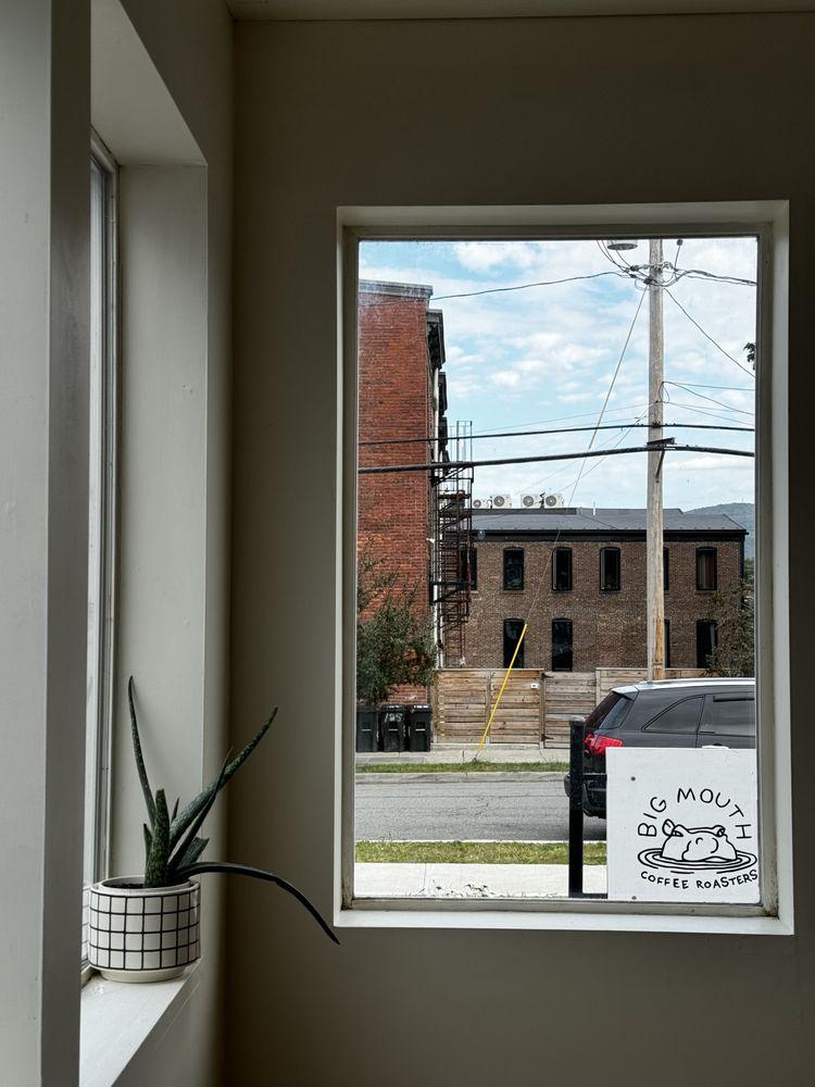 Big Mouth Coffee Roasters - Photo 3